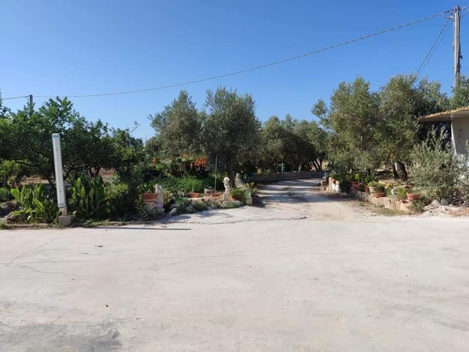 Hotel Aree Tende Presso La Casa In Campagna Di Ottavia à Alezio Extérieur photo