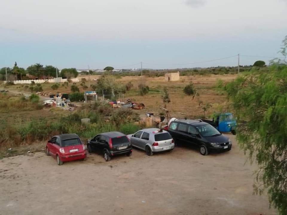 Hotel Aree Tende Presso La Casa In Campagna Di Ottavia à Alezio Extérieur photo